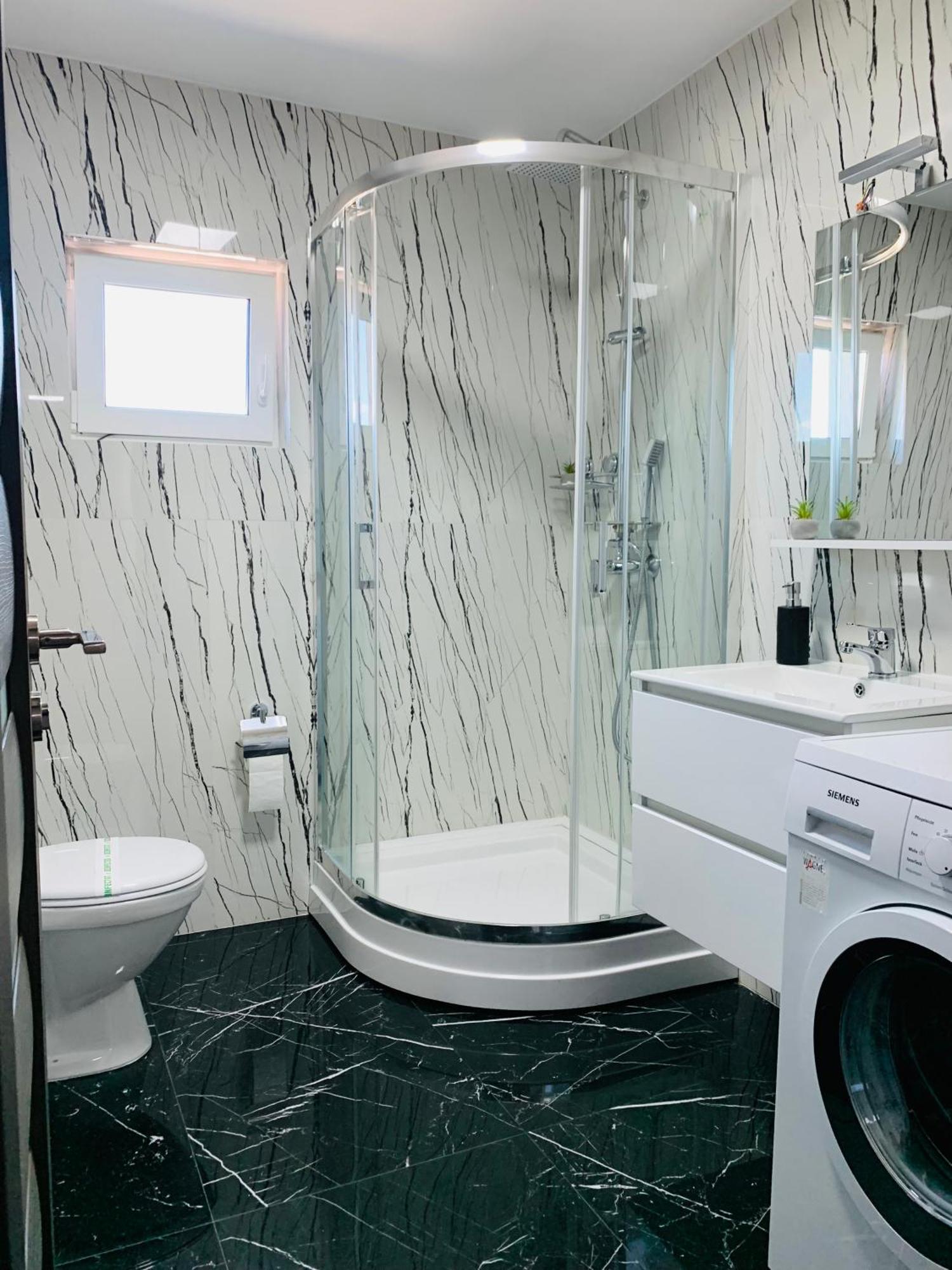 Wonderland Apartment Бистрица Экстерьер фото